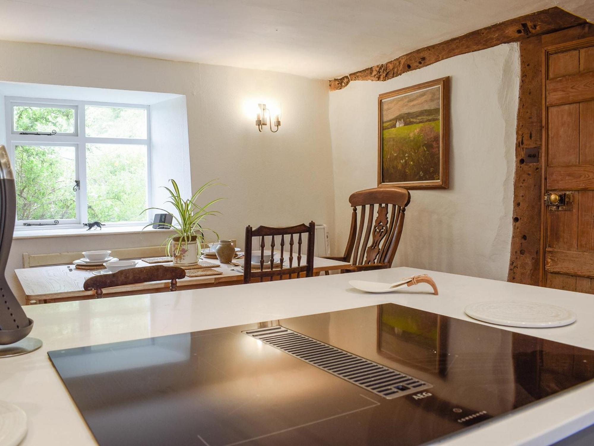 Lower Goytre Farmhouse Llanfair Waterdine エクステリア 写真