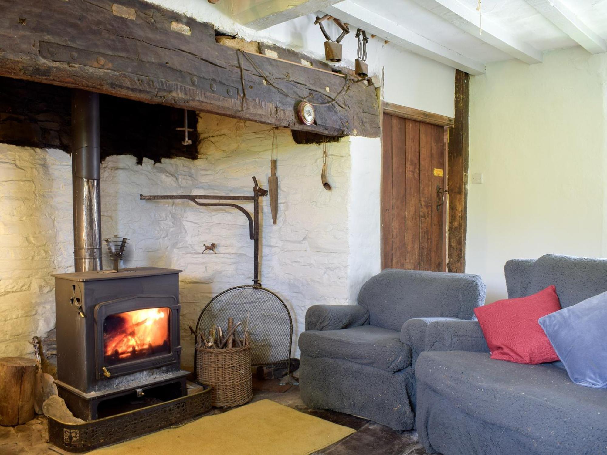 Lower Goytre Farmhouse Llanfair Waterdine エクステリア 写真