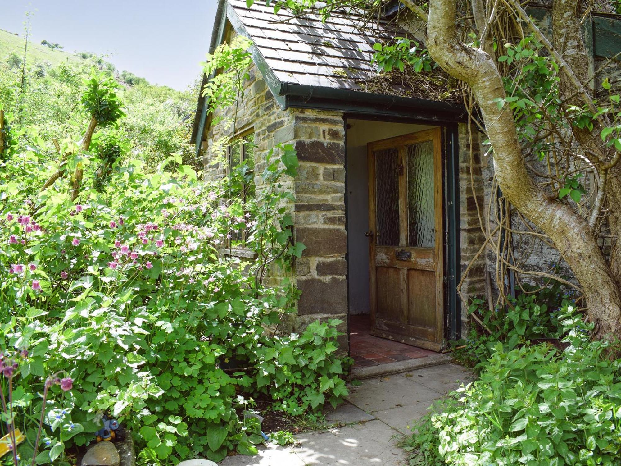Lower Goytre Farmhouse Llanfair Waterdine エクステリア 写真
